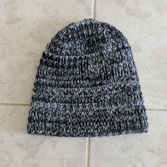 💜 (3/$30) BDG marled Gray beanie - Picture 1 of 2